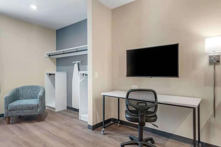 2 Pet-friendly Accommodations | Free Parking - McDonough, GA