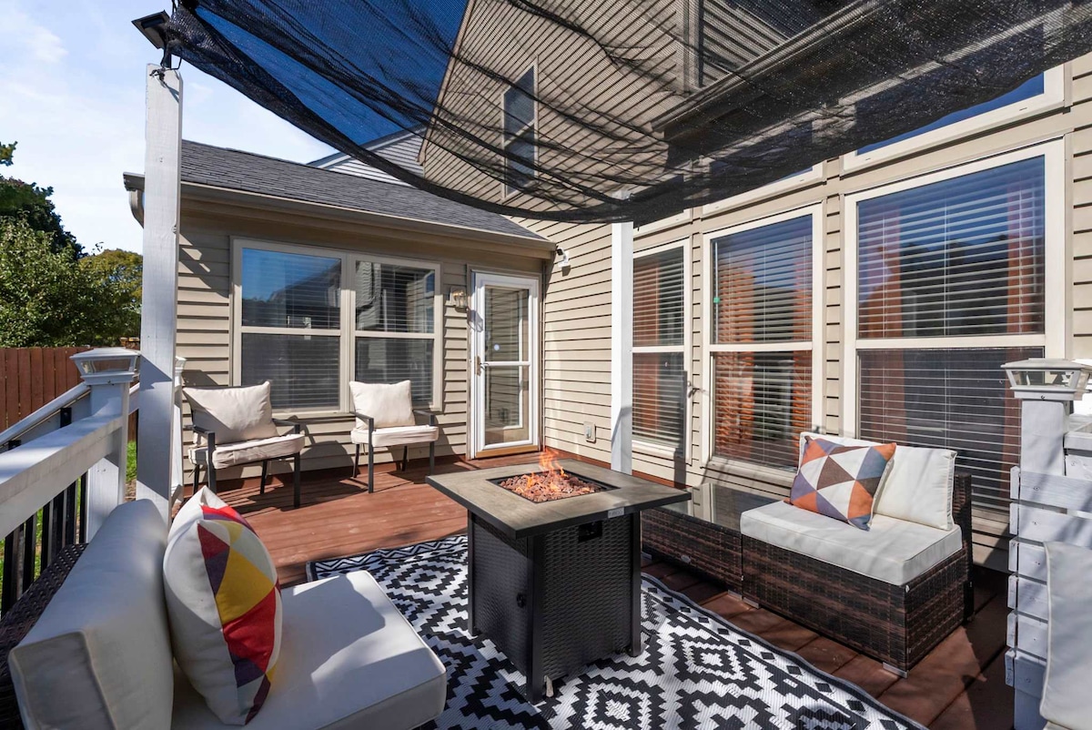 Fire Table Deck · 9 Min to Easton · Sleeps 7 - Houses for Rent in ...