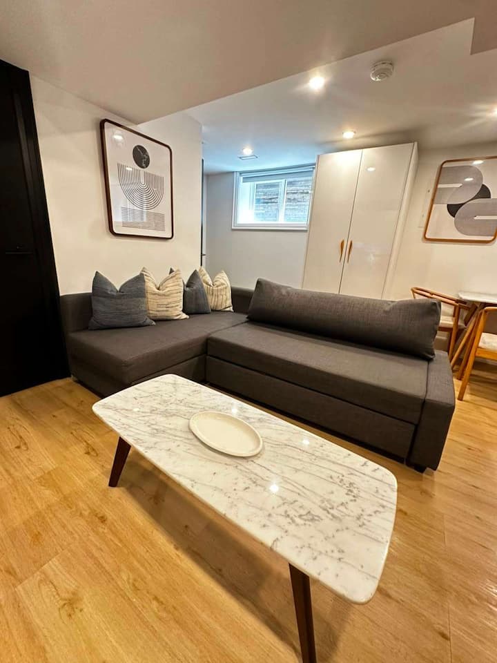 Chic Parkdale 1br Near Queen West - Toronto, ON
