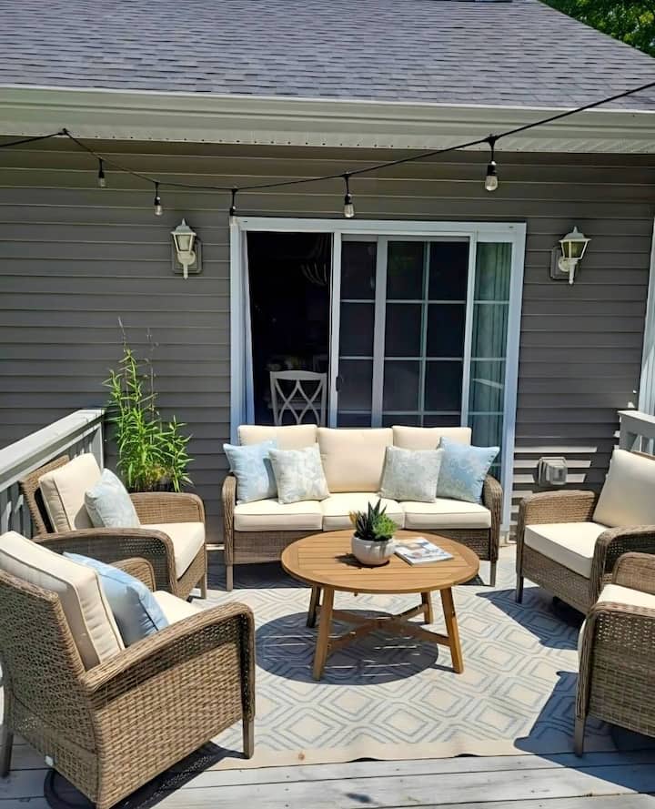 North Scituate Retreat | Sleeps 8 - Scituate, RI