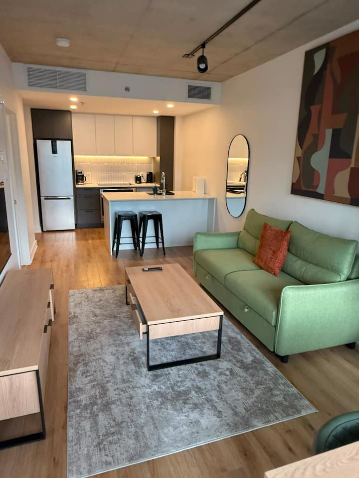 Comfortable 1br Montreal Stay | Near Metro - Lasalle