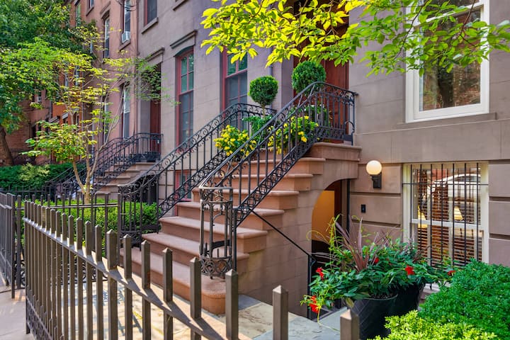 Elegant Brownstone Garden Apt · 15 Min To Nyc - Brooklyn, NY
