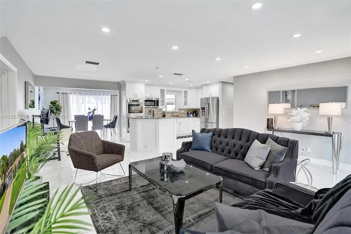 Luxe Palm Retreat | Private Pool & Modern Design - Boca Raton, FL