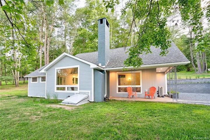 House On Hickory | 3 Ensuites - Beach Lake, PA