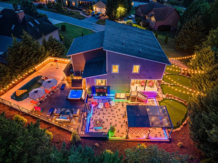 Lux Resort With Laser Tag, Splash Pad, Pool, Sauna - Asheville, NC