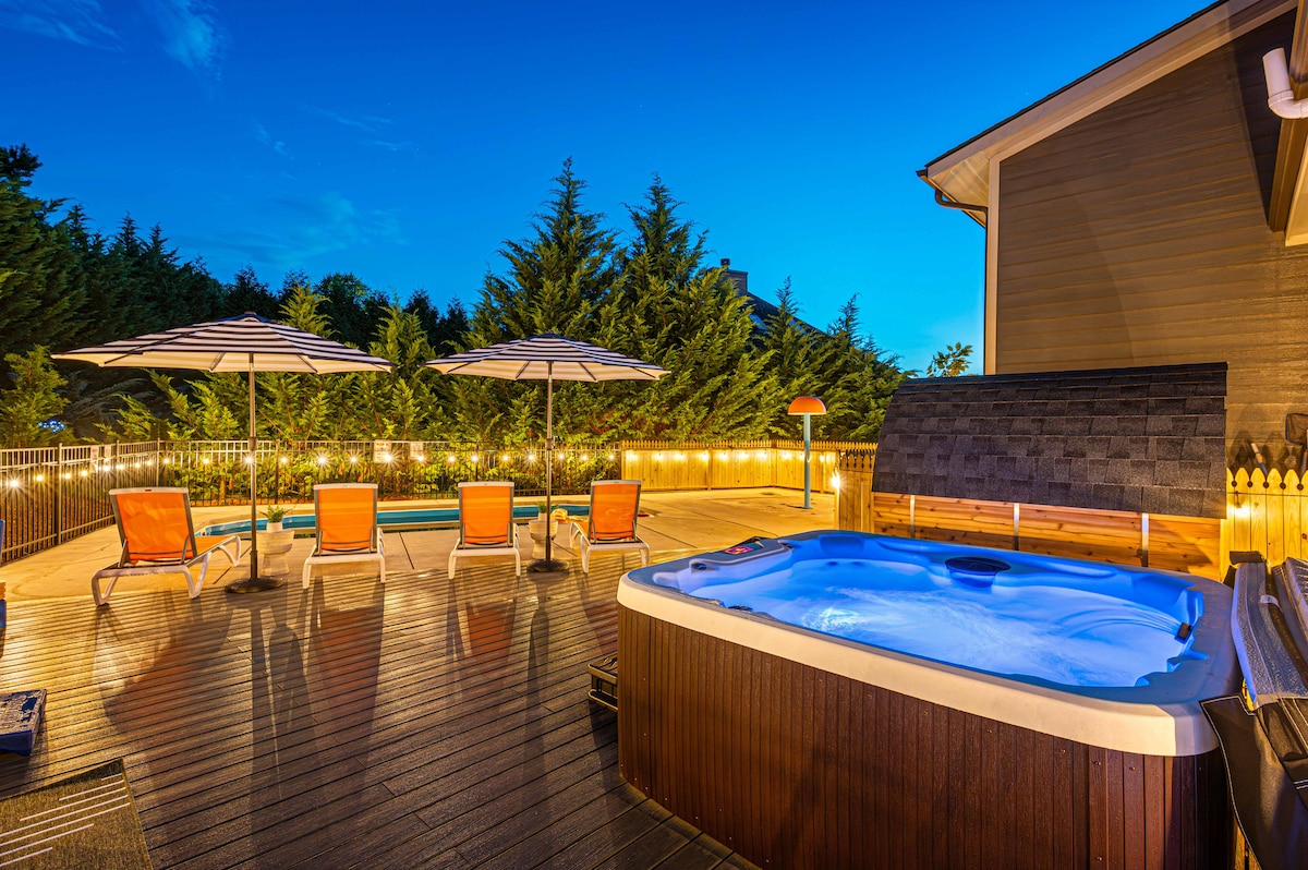 Pool and hot tub at Lux Resort