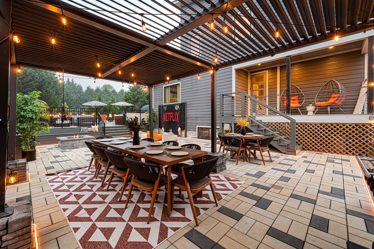 Outdoor dining at Lux Resort