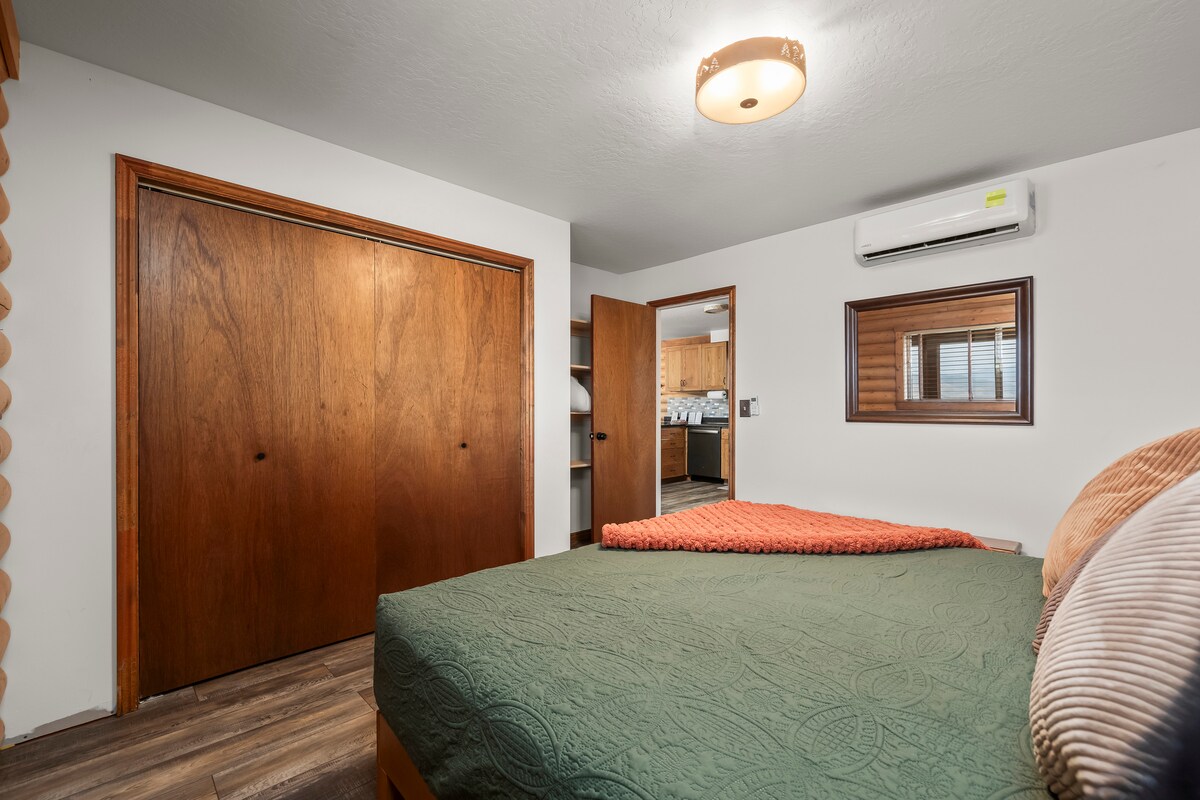 Midway Mountain Cabin