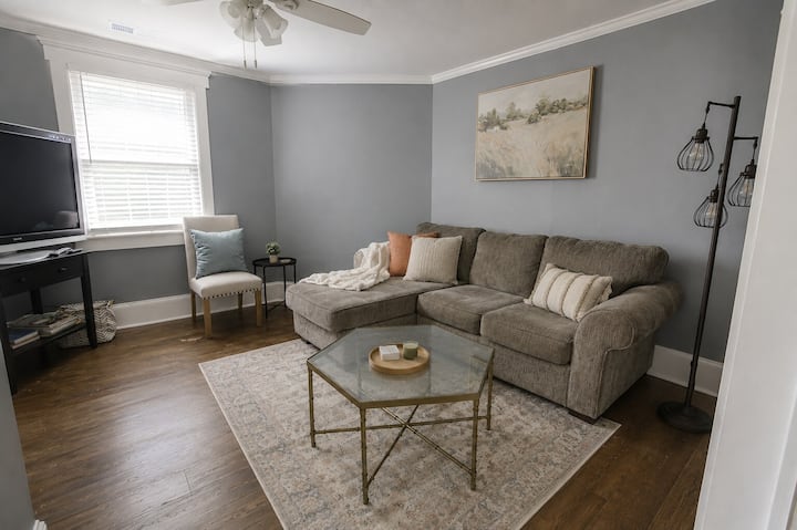 15 Mins Walk To Riverwalk, Brooklyn Arts Home! - Wilmington, NC