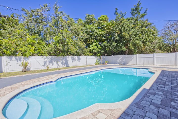 Downtown Gem: Pool + Game Room - Juno Beach, FL
