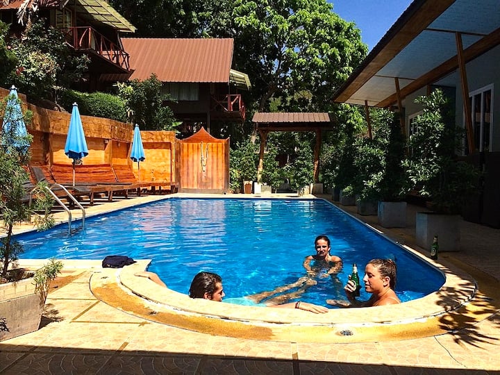 Group Getaway! Peaceful Bungalow In Phi Phi For 4 - Ko Phi Phi Don