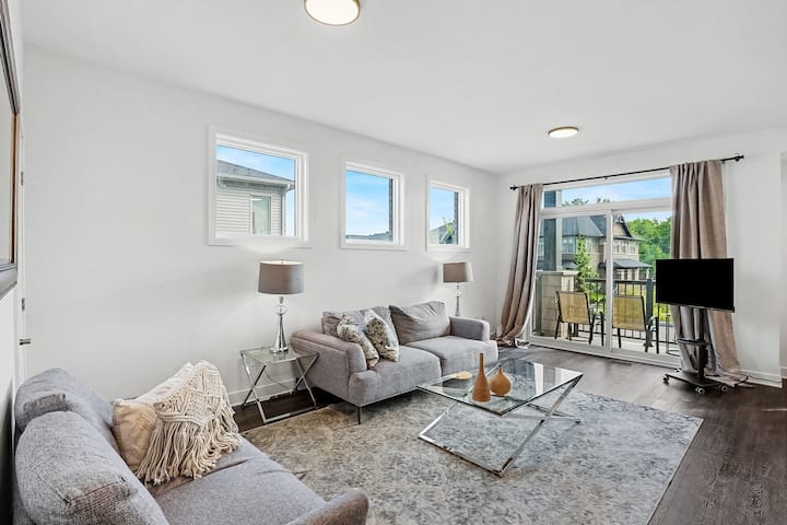 Brand New Sophisticated Home Away From Home - Ottawa