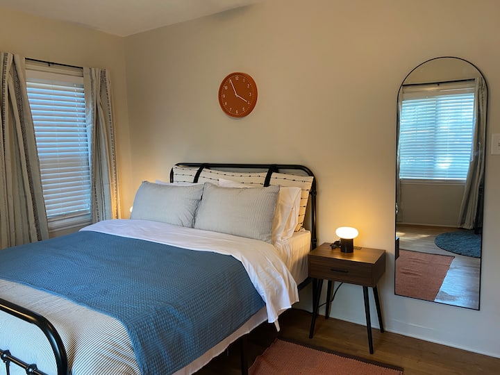 Executive Work Retreat Near Hospitals & Convention - Jurupa Valley, CA