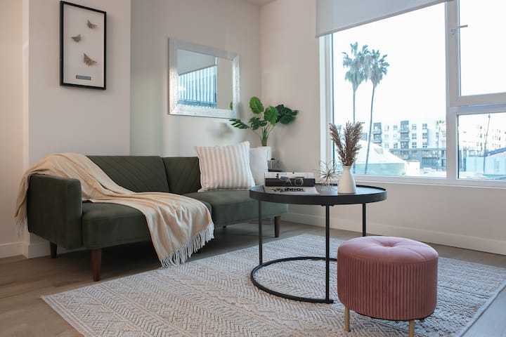 Trendy Weho 1br L Free Parking L Prime Location - West Hollywood, CA