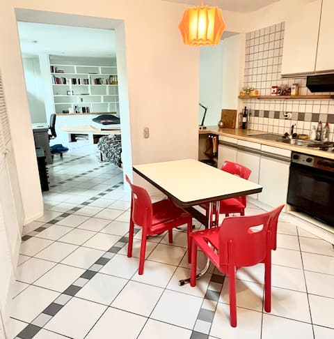 Leistungsstarkes Airbnb: cool quiet city location with cozy courtyard in Aachen