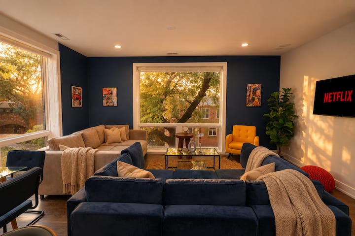 Chic Little Italy 4br Stay W/ Optional Parking - Chicago, IL