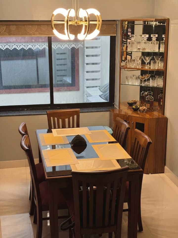 Dining area image 1