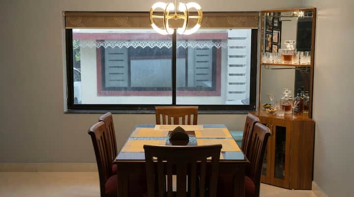 Dining area image 2
