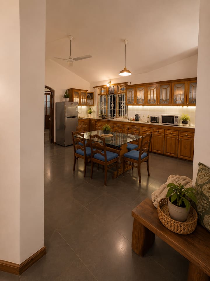 Dining area image 1