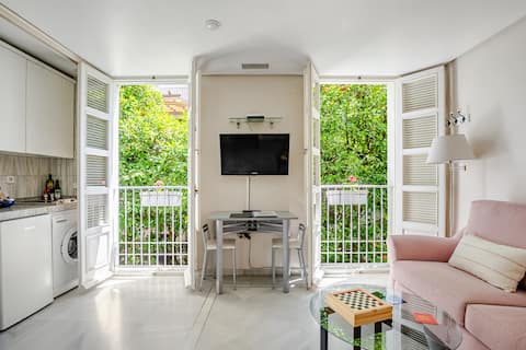 Propiedad de Airbnb exitosa: Cathedral and Alcázar 1 min | Views of orange trees en Sevilla