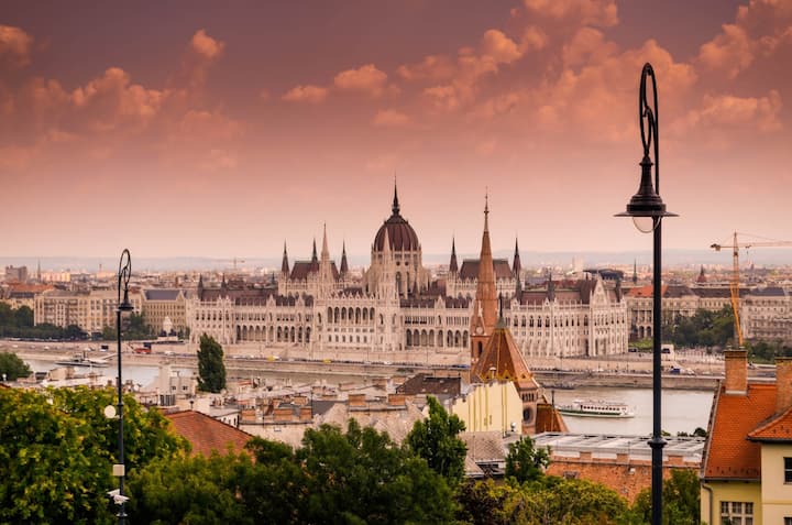 Elegant 3br Retreat On Kiraly St - Budapest