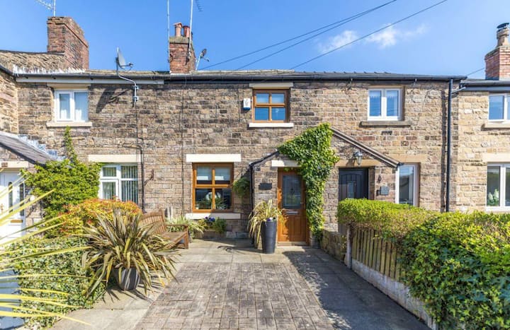 Lindale Cottage - Stunning Village Location - Ormskirk