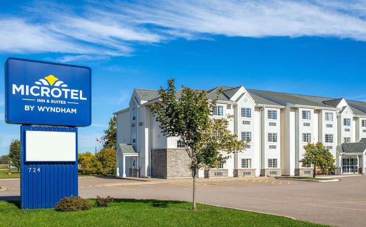 Microtel Sault | 2 Queen | Free Parking - Sault Ste. Marie