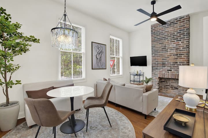 Bright Modern Retreat | Heated Pool Access - Savannah, GA