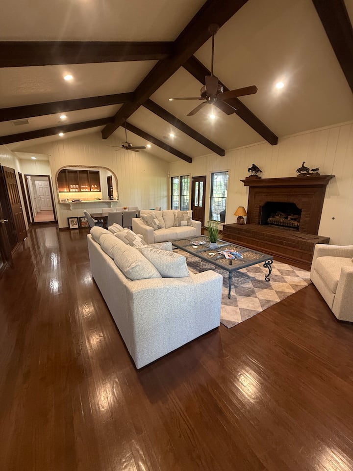 Riverhill Country Club Golf House - Kerrville, TX