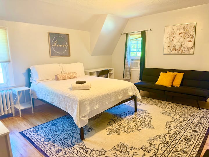 Syracuse Group Stay | Sleeps 15 | 6 Bed 3 Baths - Syracuse, NY