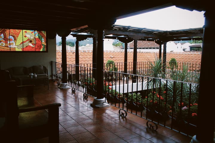 Casa Realeza Sauna Vista A Los Volcanes - Guatemala