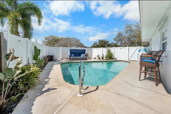 Clearwater Oasis Minutes From Clearwater Beach - Safety Harbor, FL