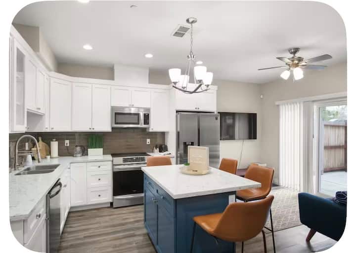 Modern 3 Bed/2.5 Bath Near Uc Davis Med Center - サクラメント, CA