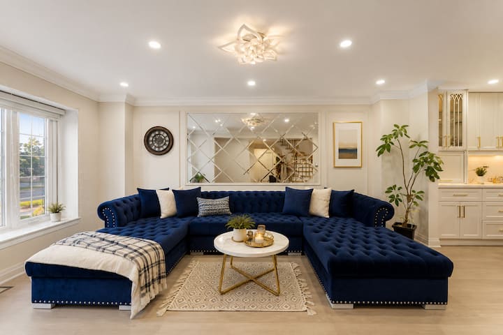 The Eastside Manor - Lux Mansion W/ Parking - Pickering