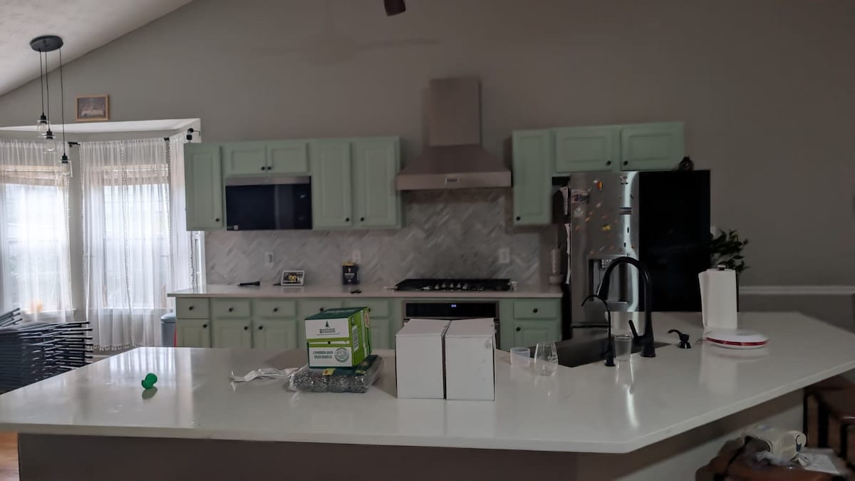 Spacious 3BR Vaulted Ceilings & Creek