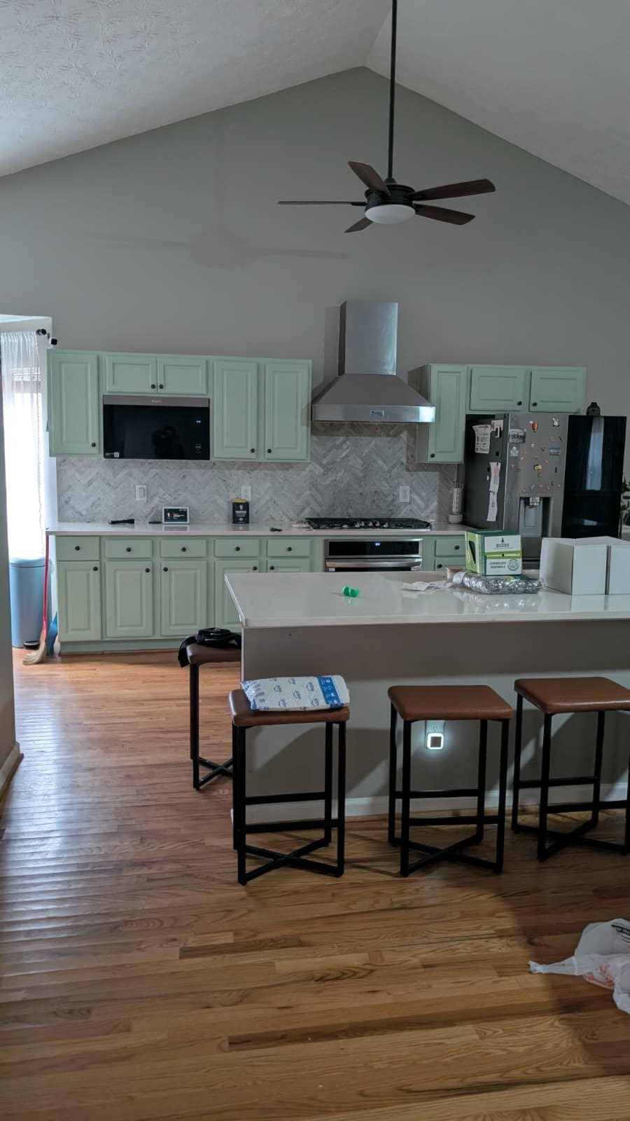 Spacious 3BR Vaulted Ceilings & Creek