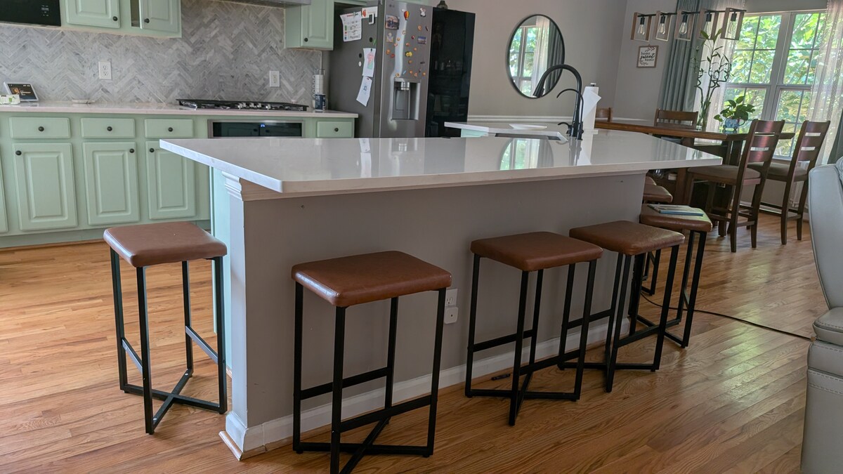 Spacious 3BR Vaulted Ceilings & Creek