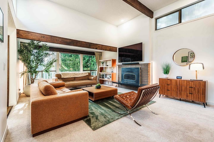 Large 4br Retreat With 2 Kitchens & Workspace - Federal Way, WA