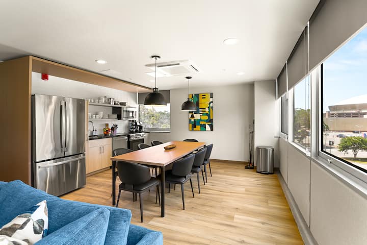 Vcay | 4br 4ba | 5 King | Pool | Gym | Dog Park - New Orleans, LA