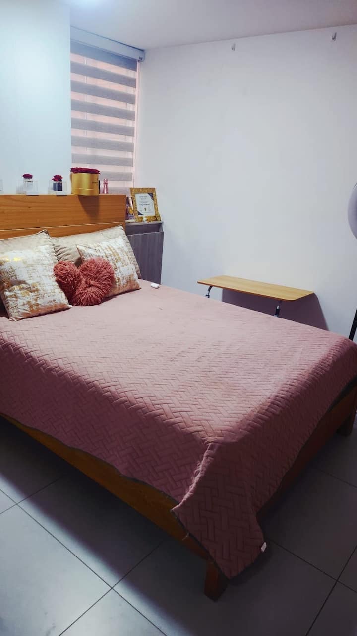 Habitación Con Su Baño. Por Cc Sandiego Cómoda. - Medellín