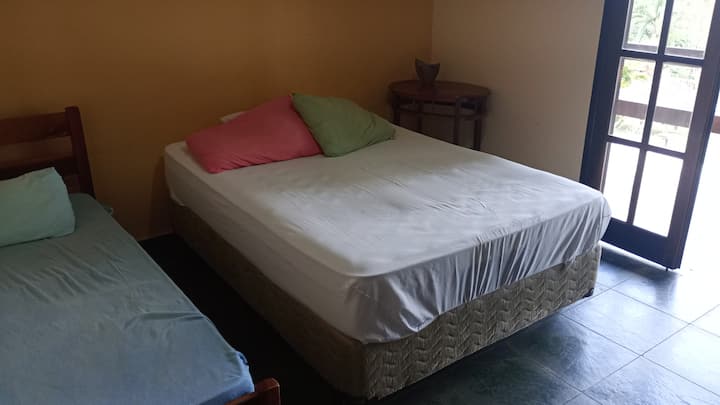 Спалня 2, двойно легло и единично легло.