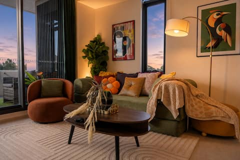 Top Airbnb: Parking, Balcony, Sleeps 6 | Astral Grove in Zetland