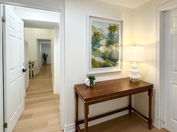 Brand New Luxury King Suite Private Entry Kitchen - Newmarket