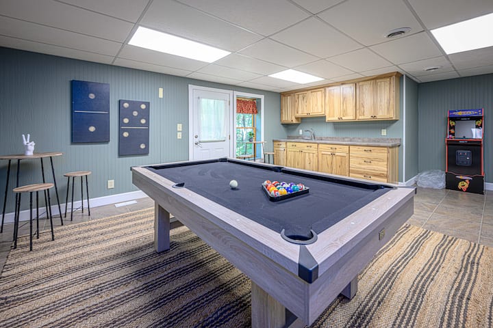 Deck W/grill: Fireplace: Smart Tvs: Pool + Gym - Galena, IL