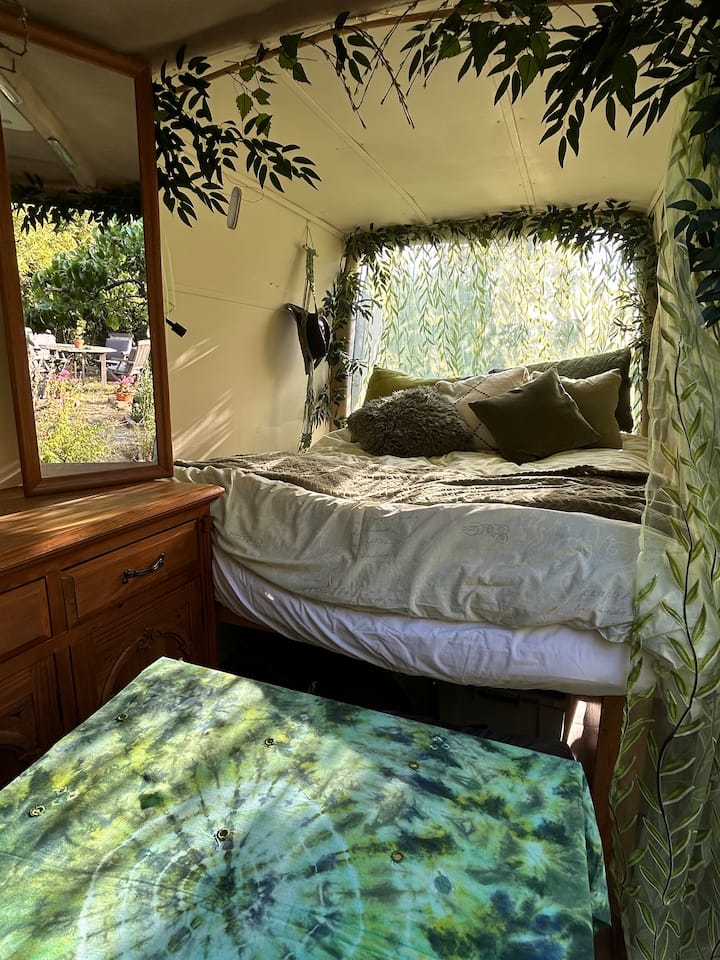 Willow - Quirky, Static Campervan In The Cotswolds - Tewkesbury