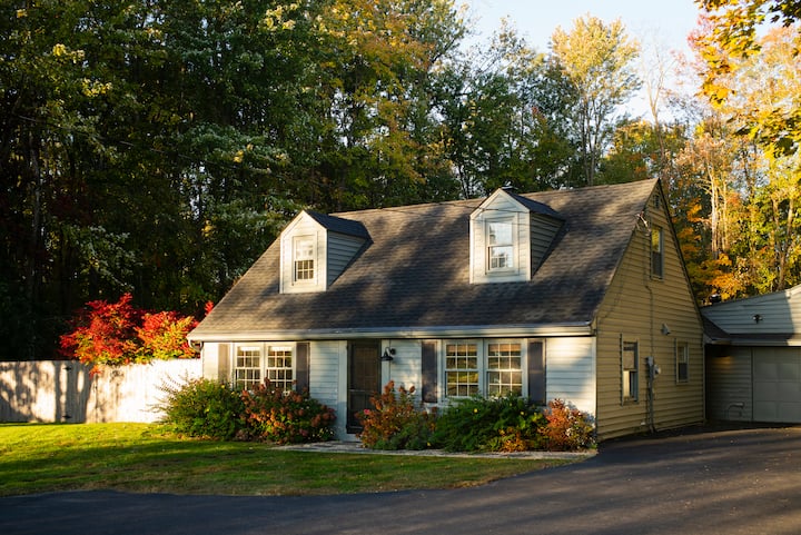 Hudson Valley Pool Cottage - Red Hook, NY