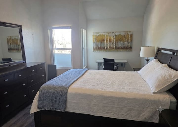 Top Floor, Private, Quiet, Remodeled Condo W/pool - Mesa, AZ