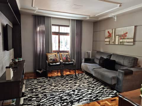 Top Airbnb: Apartment in downtown Gramado em Gramado