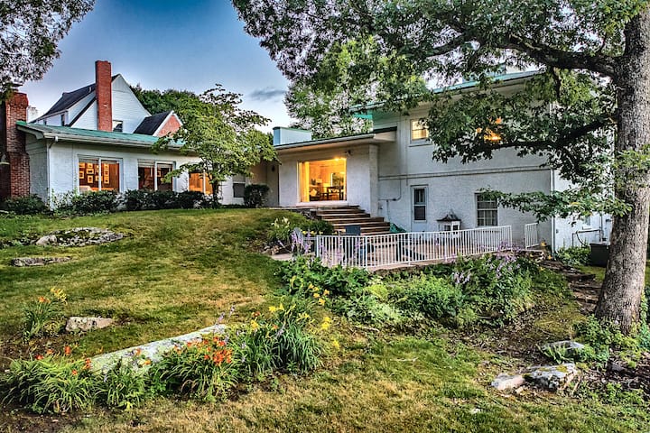 Charming Oak Hill Getaway Near New River Gorge - Fayetteville, WV