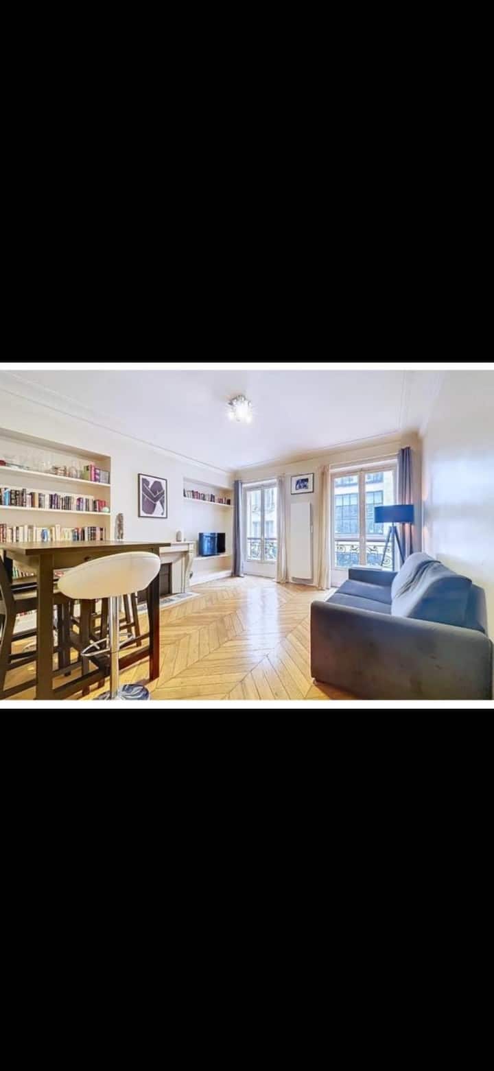 Elegant Parisian Residence Near The Champs-élysées - Paris